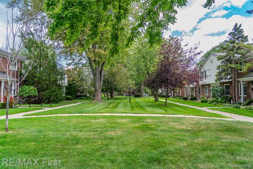285-23107 Arthur Ct, Saint Clair Shores, MI, 48080-2706 | Card Image