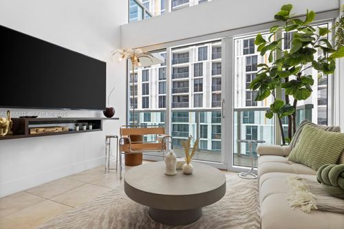 apt-510-41 Se 5th St, Miami, FL, 33131-2536 | Card Image