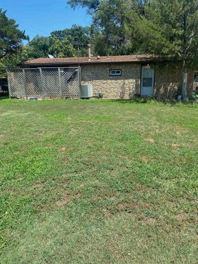 View of yard with cooling unit | Image 1