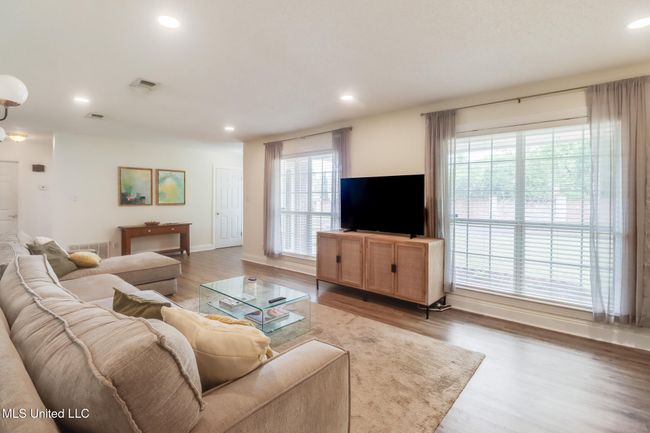 Living Area | Image 5