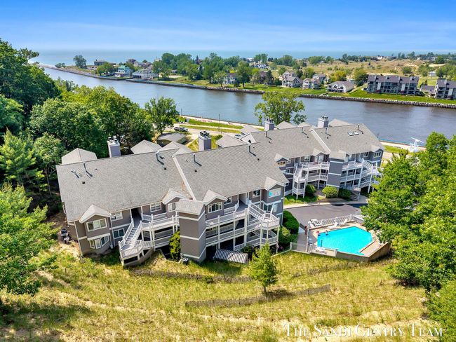 UNIT-21 - 810 S Harbor Dr, Condo with 3 bedrooms, 3 bathrooms and null parking in Grand Haven MI | Image 4