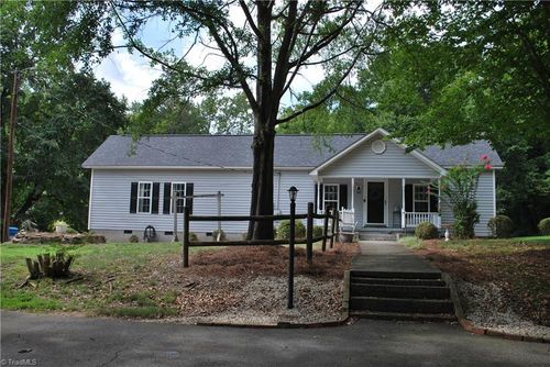 681 Sanford Ave, Mocksville, NC, 27028-2921 | Card Image