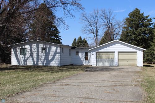 611 Railroad Ave N, Leonard, ND, 58052-4111 | Card Image