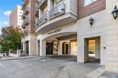 407 - 2277 Peachtree Road Ne, Condo with 2 bedrooms, 2 bathrooms and 2 parking in Atlanta GA | Image 3