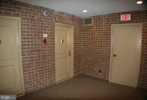 apt-202-5817 Edson Ln, ROCKVILLE, MD, 20852-2908 | Card Image