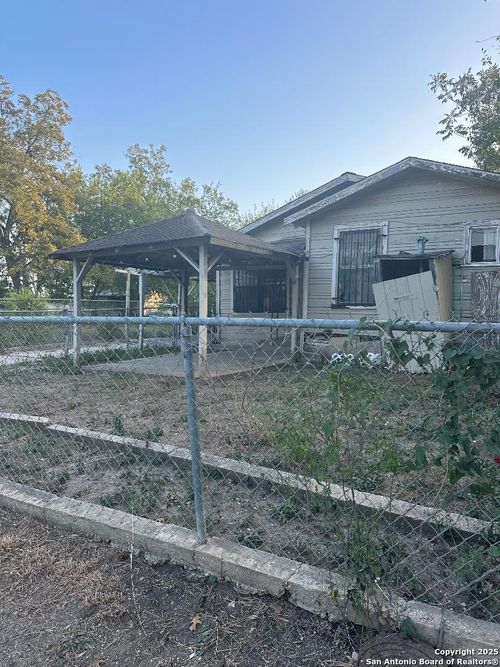 4012 San Fernando St, San Antonio, TX, 78237-3050 | Card Image