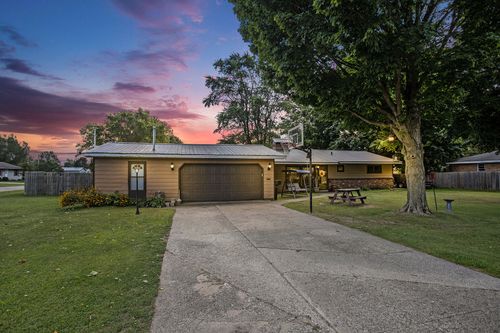 460 E Clinton St, Constantine, MI, 49042-1216 | Card Image