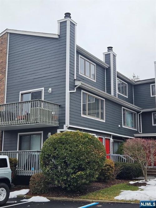 58 Main St, Little Ferry, NJ, 07643-1543 | Card Image