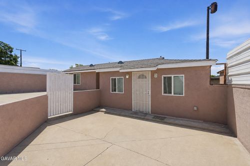 2048 W 112th Street, Los Angeles, CA, 90047 | Card Image