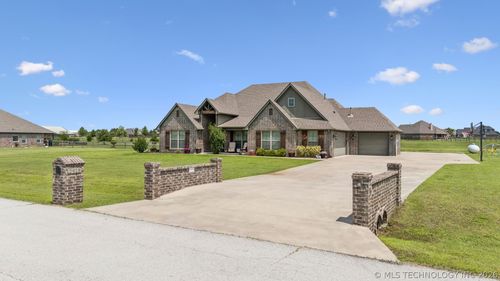 2913 Crosscreek Dr, Oologah, OK, 74053-4290 | Card Image