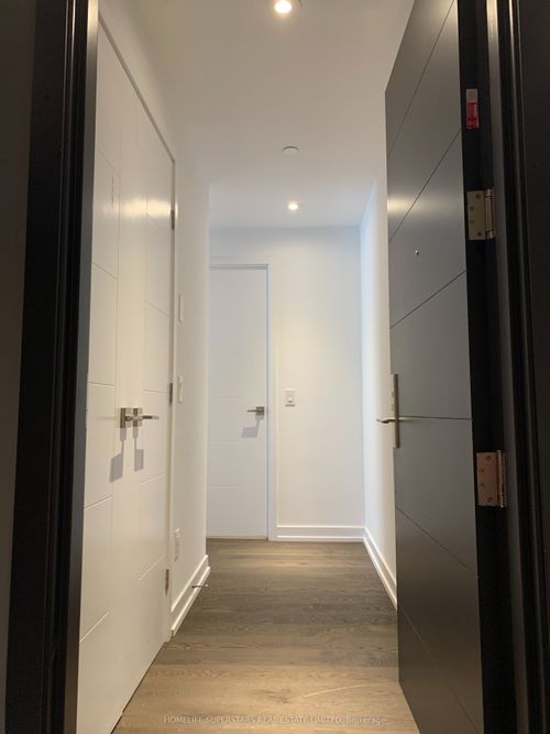 2008-488 Nw University Avenue Nw, Toronto, ON, M5G0C1 | Card Image