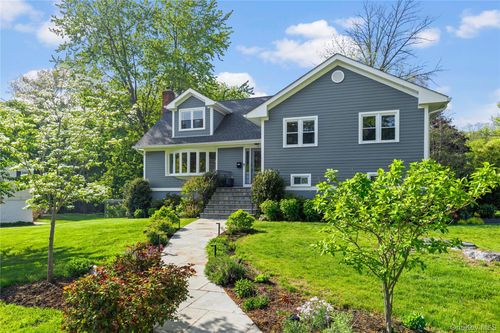 8 Rugby Rd, New Rochelle, NY, 10804-3917 | Card Image