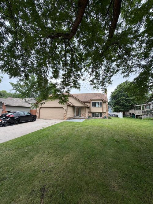 3814 97th Ln Ne, Circle Pines, MN, 55014-2519 | Card Image