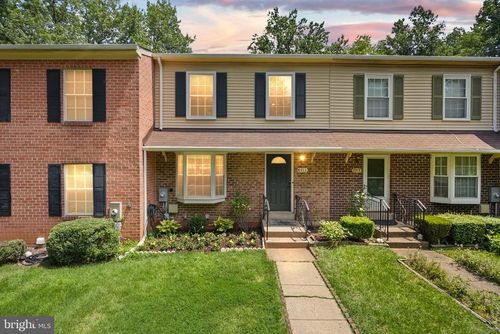 8913 Shamrock Ct, SPRINGFIELD, VA, 22152-2125 | Card Image