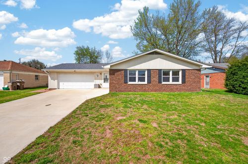 5230 Yellowwood Dr, Columbus, IN, 47203-3365 | Card Image