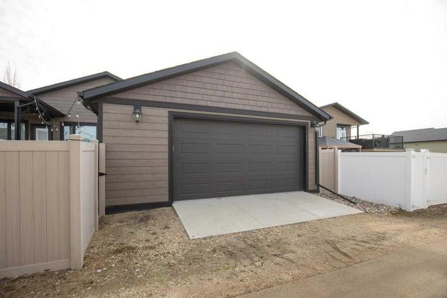 131 Cedar Square, House other with 5 bedrooms, 4 bathrooms and 7 parking in Blackfalds AB | Image 11
