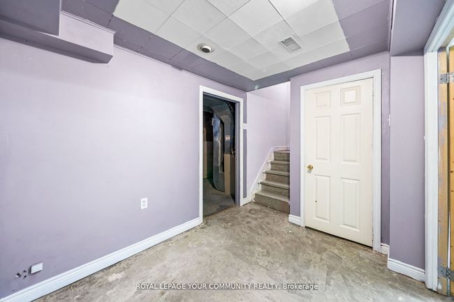 203 Taunton Rd W, House attached with 3 bedrooms, 2 bathrooms and 2 parking in Oshawa ON | Image 30