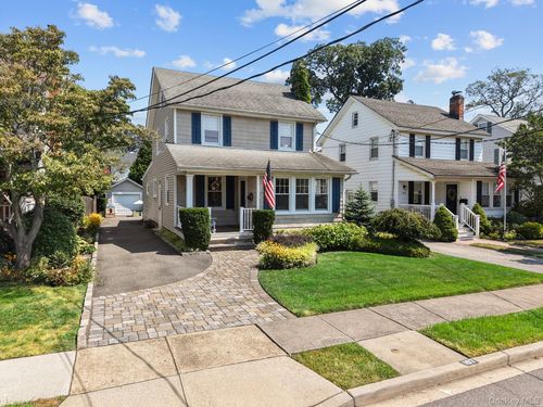 107 Pine St, Rockville Centre, NY, 11570-2516 | Card Image