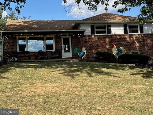 9161 Yellow Church Rd, SEVEN VALLEYS, PA, 17360-9021 | Card Image