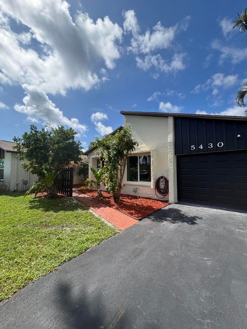 5430 Mirror Lakes Blvd, Boynton Beach, FL, 33472-1222 | Card Image