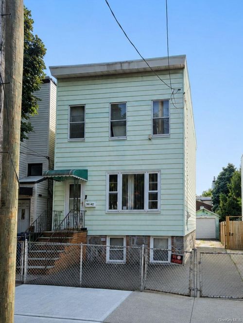 20-42 41st St, Astoria, NY, 11105-1614 | Card Image
