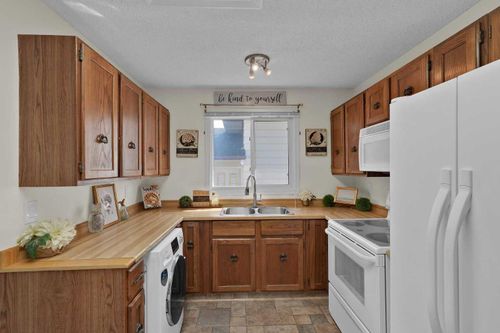 27 Bedridge Way Ne, Calgary, AB, T3K1M2 | Card Image