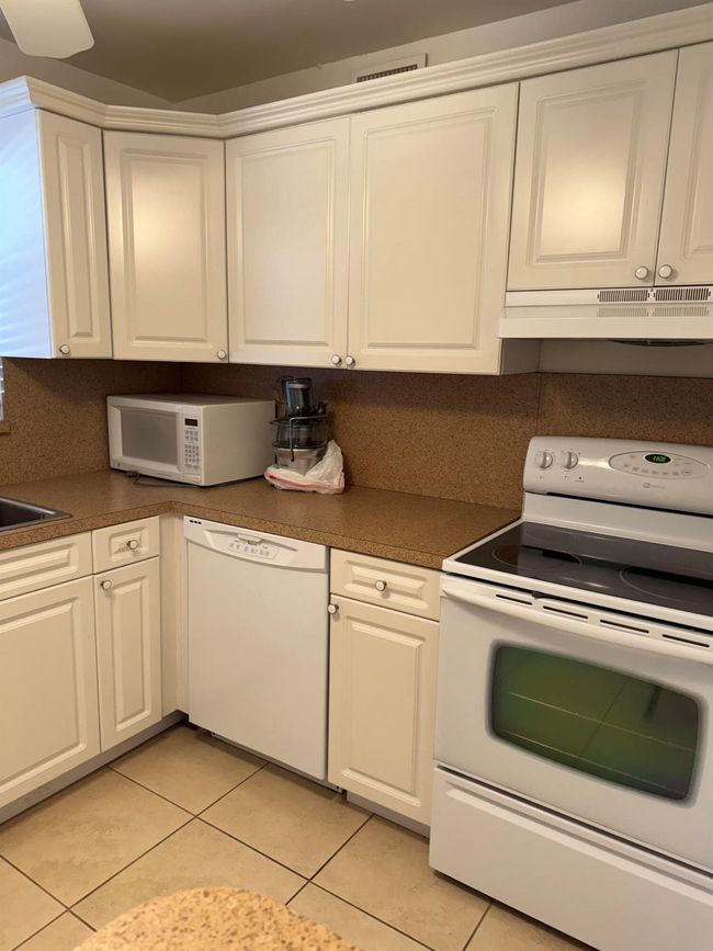 APT-113 - 721 Lori Dr, Condo with 1 bedrooms, 2 bathrooms and null parking in Palm Springs FL | Image 7