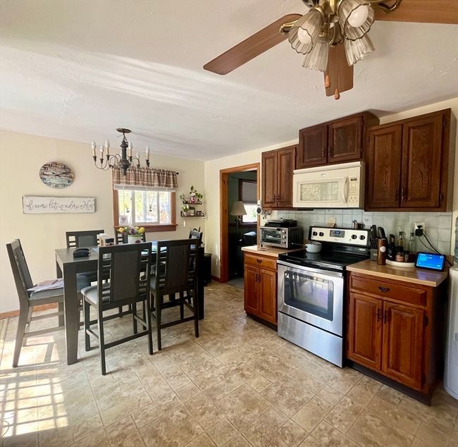 15 Old County Rd, Home with 6 bedrooms, 3 bathrooms and 4 parking in Holland MA | Image 4
