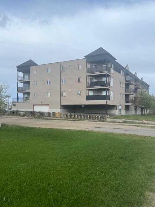 302-4502 52 Avenue, Whitecourt, AB, T7S1R9 | Card Image