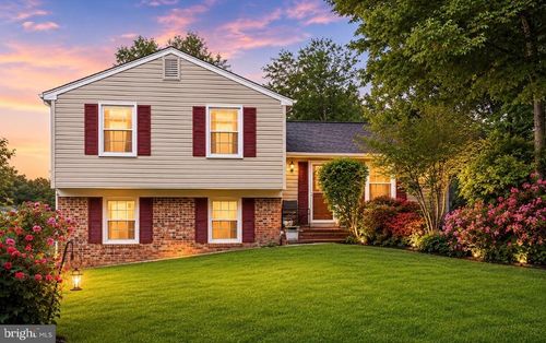 5141 Bradfield Dr, ANNANDALE, VA, 22003-4013 | Card Image