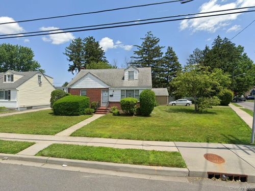 201 Manor Pkwy, Uniondale, NY, 11553-1437 | Card Image