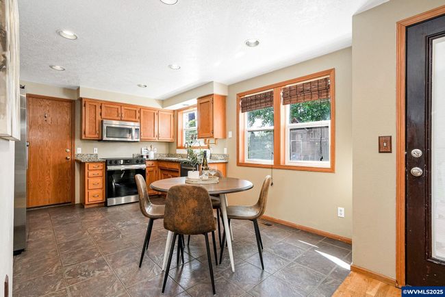 2007 Chase Loop Sw, House other with 3 bedrooms, 3 bathrooms and null parking in Albany OR | Image 12