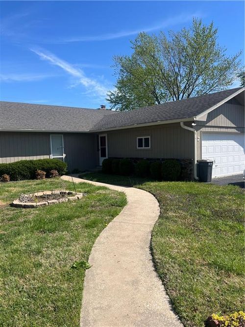 7 Hillcrest Vlg, Pittsburg, KS, 66762-9307 | Card Image
