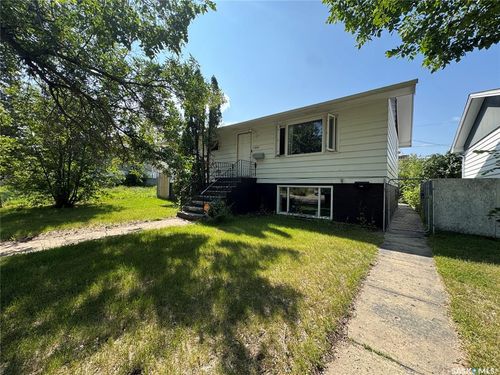 1051 109th St, North Battleford, SK, S9A2E3 | Card Image