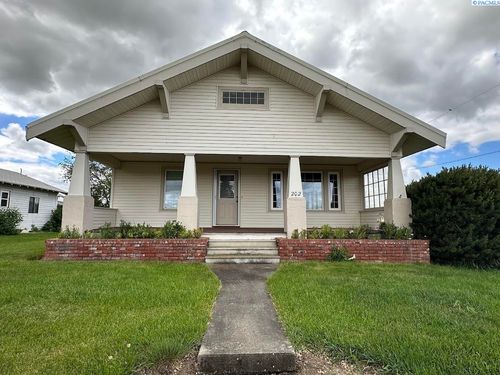 202 E 6th St., La Crosse, WA, 99143 | Card Image