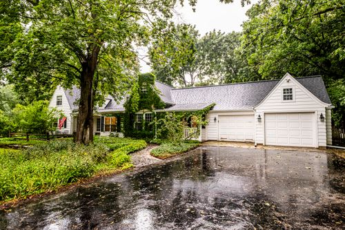 1000 Lone Tree Rd, Elm Grove, WI, 53122-2017 | Card Image