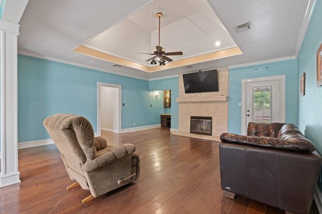 124 Bent Tree Trl, House other with 3 bedrooms, 2 bathrooms and null parking in Burleson TX | Image 7