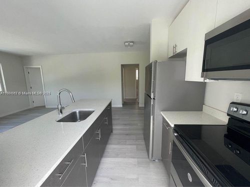 apt-4-1525 Michigan Ave, Miami Beach, FL, 33139-3315 | Card Image
