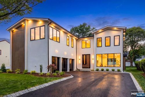 210 Hillcrest Dr, Paramus, NJ, 07652-3209 | Card Image