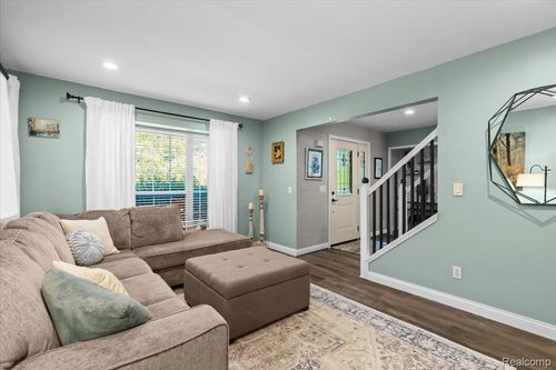 4862 Greenview Dr, Commerce Twp, MI, 48382-1566 | Card Image