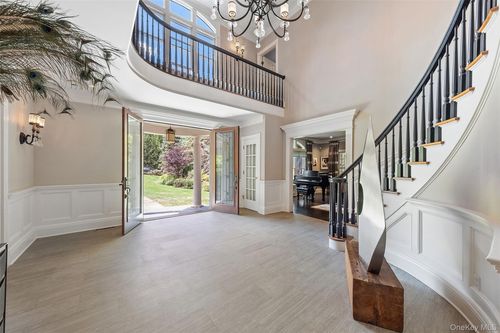 8 Ridgeview Cir, North Castle, NY, 10504-1244 | Card Image