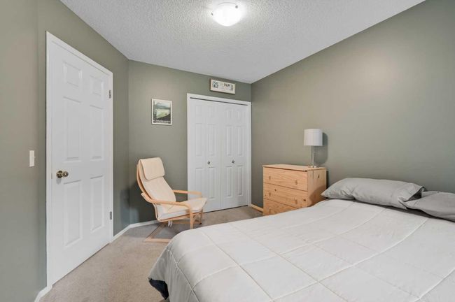2815 Signal Hill Dr Sw, House other with 3 bedrooms, 3 bathrooms and 4 parking in Calgary AB | Image 19
