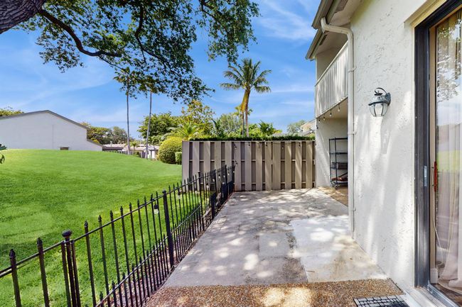 527 Deer Creek Wildwood Ln E, Condo with 4 bedrooms, 3 bathrooms and null parking in Deerfield Beach FL | Image 24