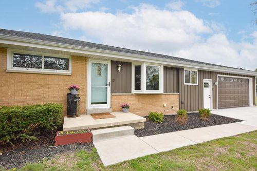 111 S Middle Road, BELGIUM, WI, 53004 | Card Image