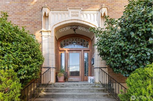 apt-104-220 W Olympic Pl, Seattle, WA, 98119-4767 | Card Image