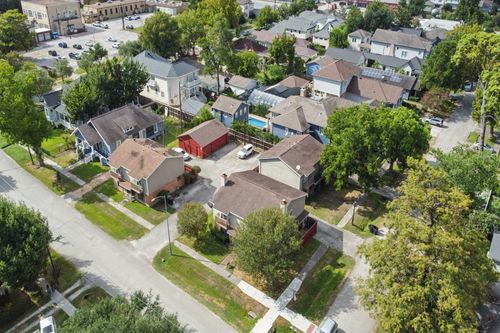311 E 10th St, Houston, TX, 77008-7027 | Card Image