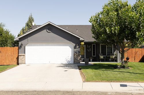 1667 Pennington Dr, Ontario, OR, 97914-4254 | Card Image