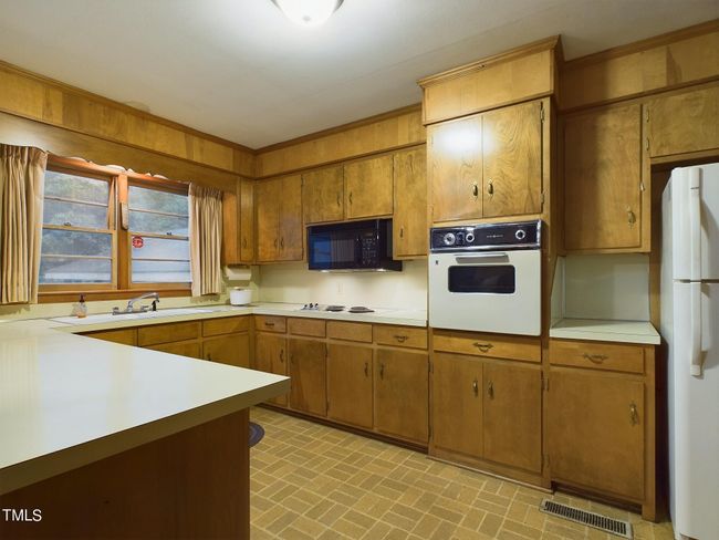 Kitchen 2 | Image 10