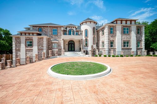 2415 Amberleaf Ct, Cedar Hill, TX, 75104-4555 | Card Image