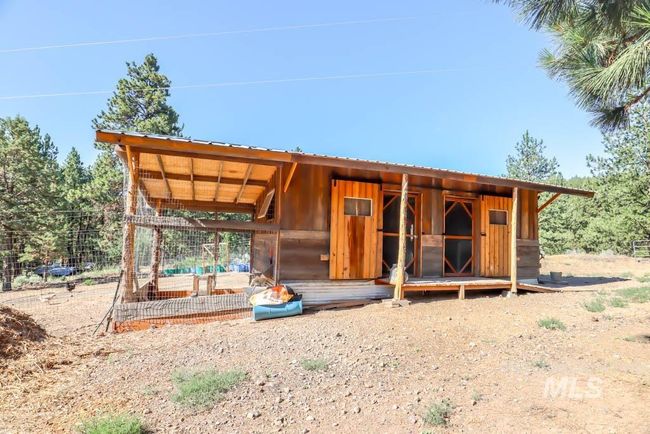 View of outdoor structure | Image 5